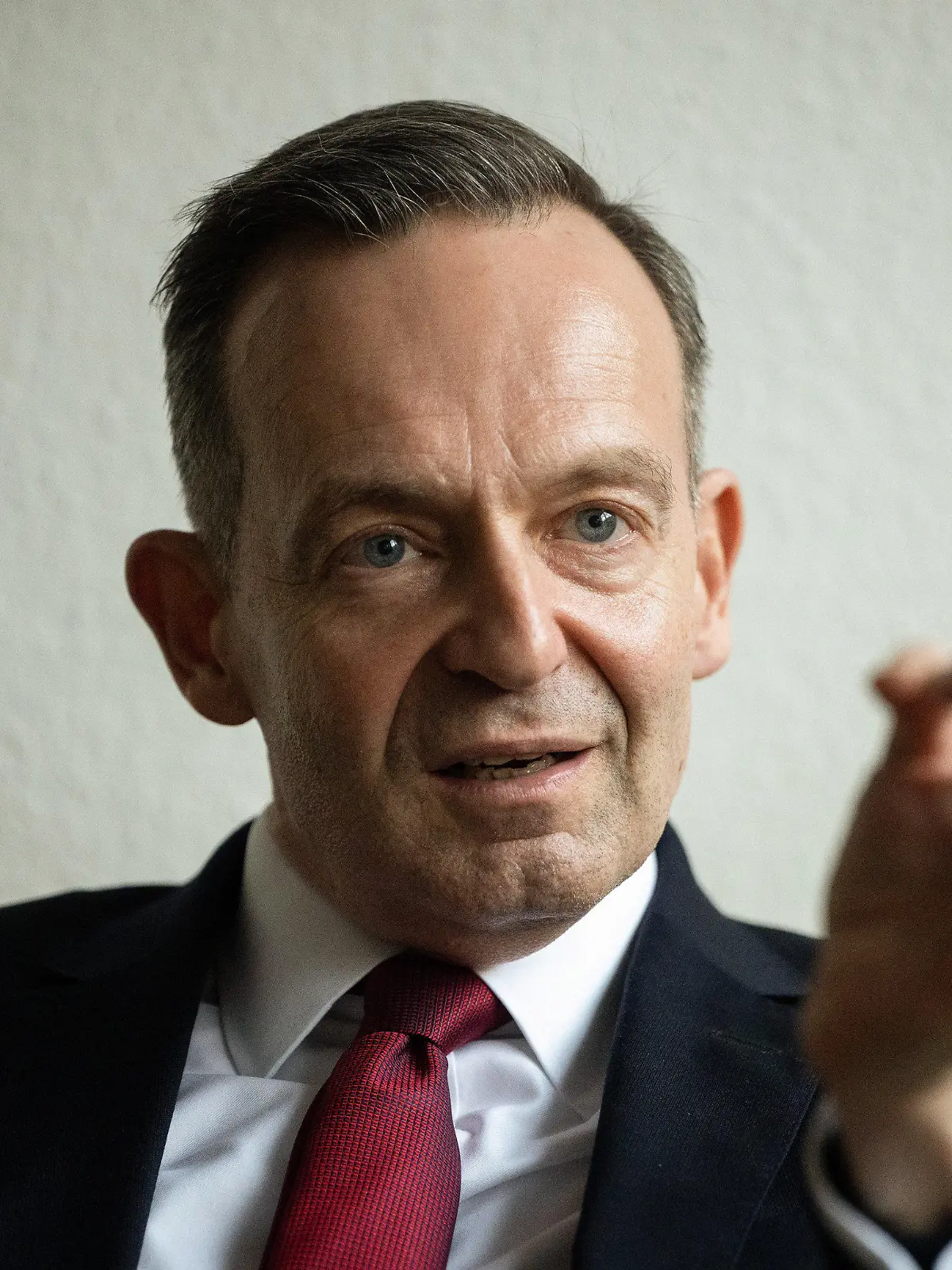 ARCHIV - 10.03.2023, Rheinland-Pfalz, Mainz: Volker Wissing (FDP), Bundesminister für Verkehr und Digitales, spricht während eines Interviews. (zu dpa «Wissing fordert europäische KI-Regeln: «Verbot ist der falsche Weg»») Foto: Sebastian Gollnow/dpa +++ dpa-Bildfunk +++