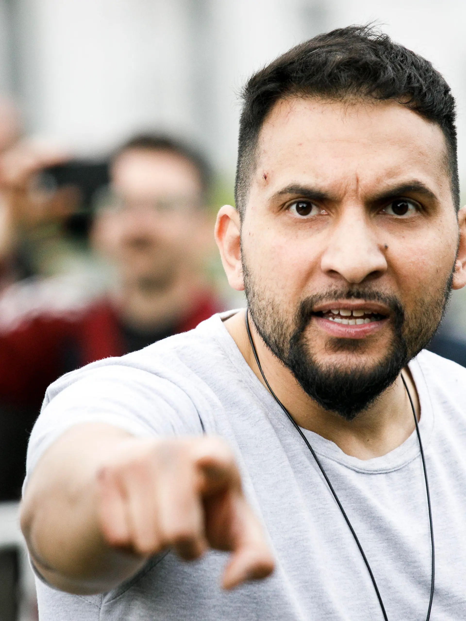 ARCHIV - 23.05.2020, Berlin: Attila Hildmann, Autor veganer Kochbücher, nimmt an einer Demonstration vor dem Reichstag teil. (zu dpa «Hildmann hat keine türkische Staatsbürgerschaft - Auslieferung?») Foto: Carsten Koall/dpa +++ dpa-Bildfunk +++