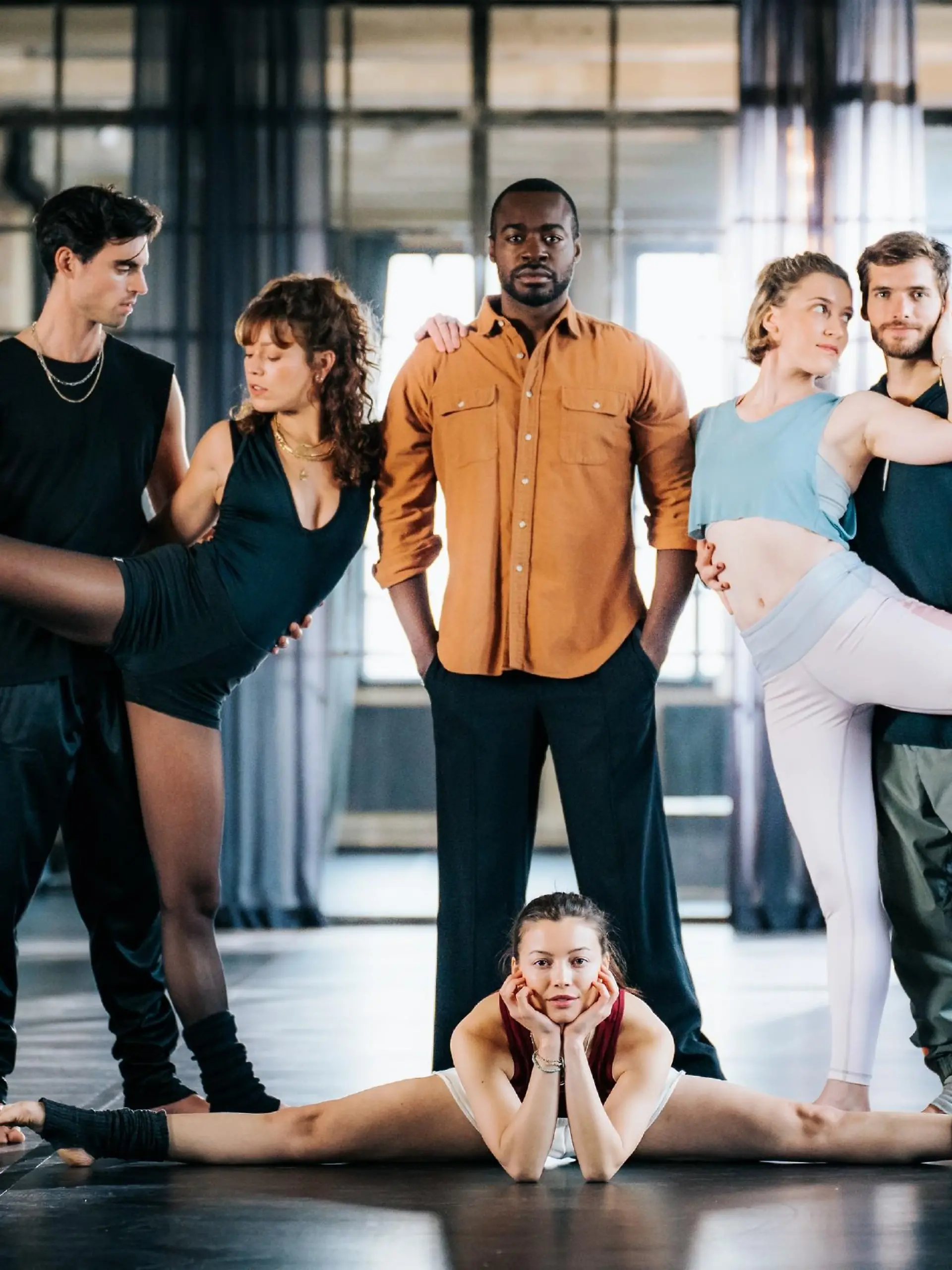 "Even Closer - hautnah"-Cast: Ben (Hans Gurbig), Klara (Maéva Marie Mathilde Roth), Tanzlehrer Anthony (Miguel Franscisco Bata), Lucie (Mareike Zwahr), Nils (Vinzenz Wagner) und Feli (Vivien König, vorne)