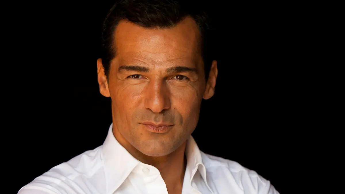 Erol Sander Pressefoto Credit Peter Weissböck.JPG