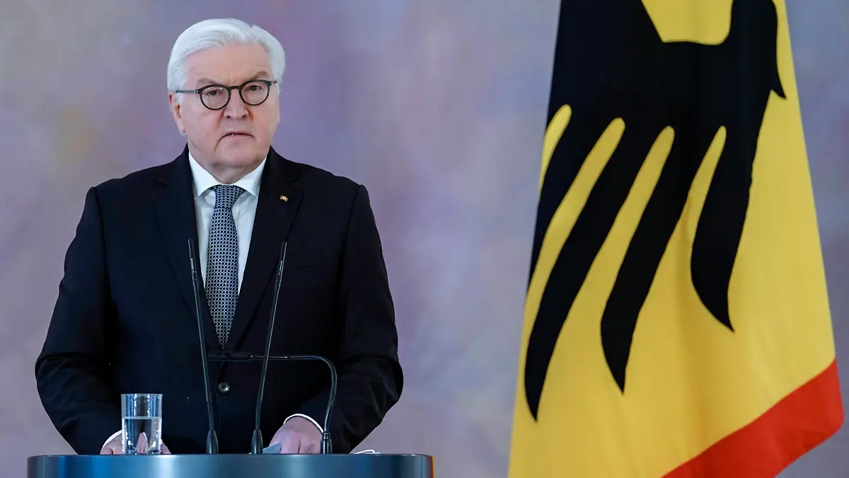  Appell des Bundespraesidenten zur staerkeren Nutzung des Homeoffice in Zeiten der Corona Pandemie Aktuell, 15.01.2021, Berlin, Bundespraesident Frank-Walter Steinmeier im Portrait beim Pressestatement zur Vorstellung eines gemeinsamen Appells zur staerkeren Nutzung des Homeoffice in Zeiten der Corona Pandemie im Schloss Bellevue Berlin Berlin Deutschland *** Appeal of the German President for a stronger use of the home office in times of the Corona Pandemic Current, 15 01 2021, Berlin, German President Frank Walter Steinmeier in the portrait at the press statement for the presentation of a joint appeal for a stronger use of the home office in times of the Corona Pandemic in the Bellevue Palace Berlin Berlin Germany