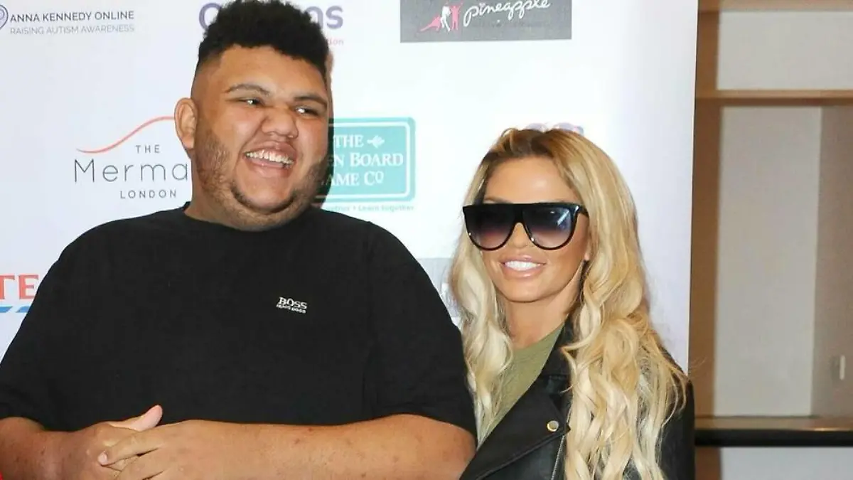 Katie Price gibt Sohn Harvey schweren Herzens in ein betreutes Wohnen