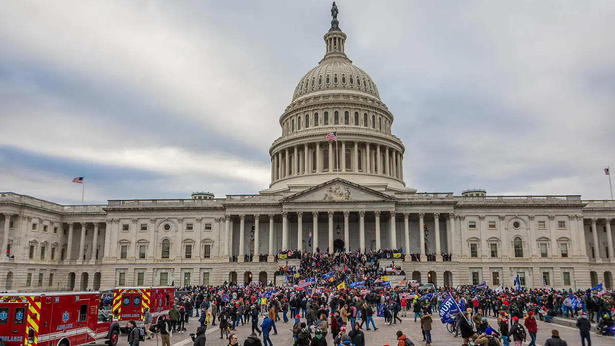 Pro-Trump Supporters Breach The US Capitol Building On January 6, 2021, Pro-Trump supporters and far-right forces flooded Washington DC to protest Trump s election loss. Hundreds breached the U.S. Capitol Building, aproximately 13 were arrested and one protester was killed. Washington DC District of Columbia United States Copyright: MichaelxNigro