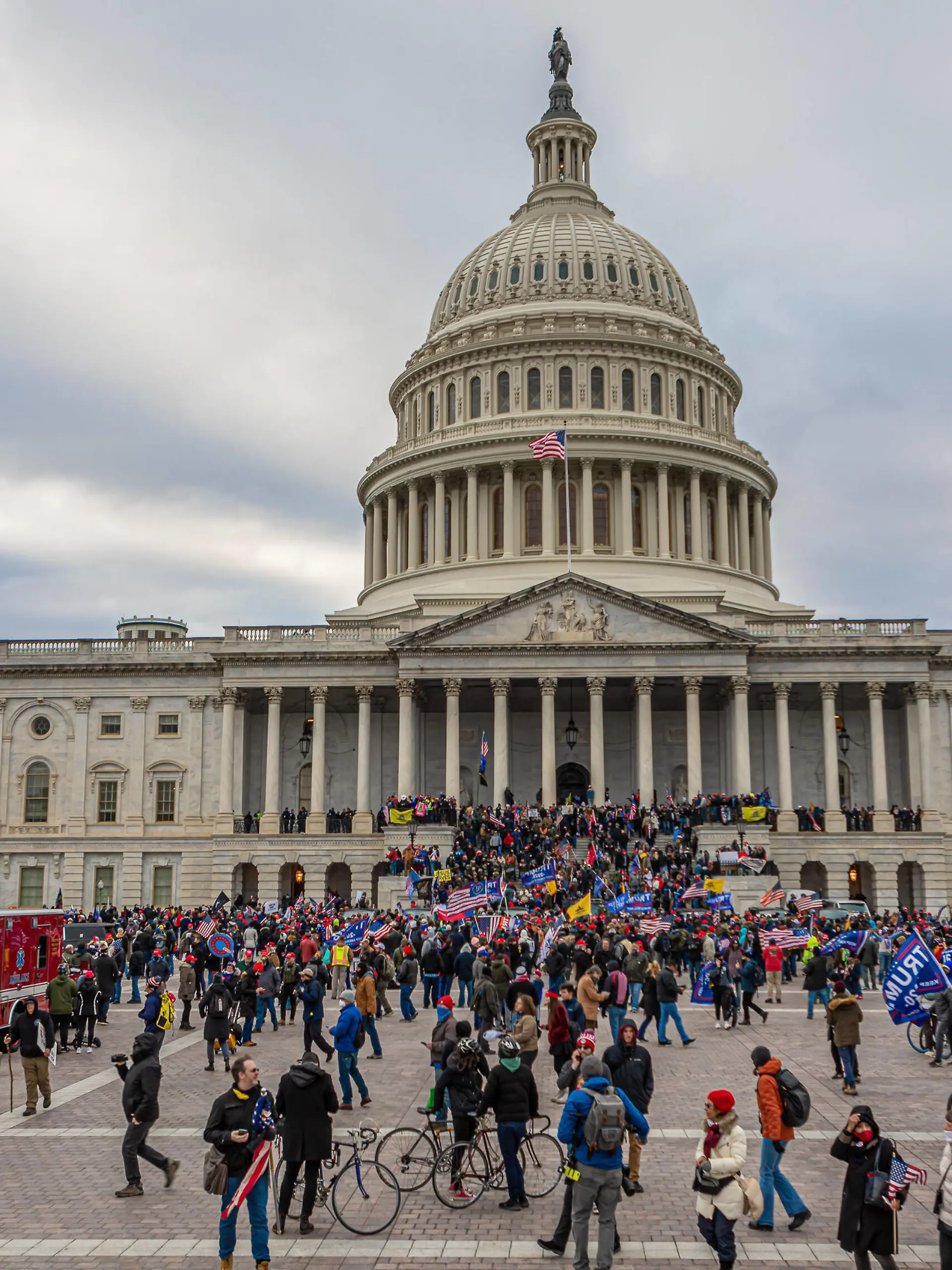Pro-Trump Supporters Breach The US Capitol Building On January 6, 2021, Pro-Trump supporters and far-right forces flooded Washington DC to protest Trump s election loss. Hundreds breached the U.S. Capitol Building, aproximately 13 were arrested and one protester was killed. Washington DC District of Columbia United States Copyright: MichaelxNigro