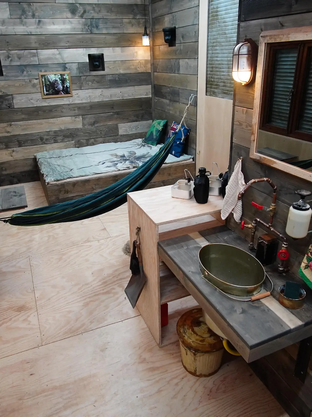 Das Tiny House der Dschungelshow von innen