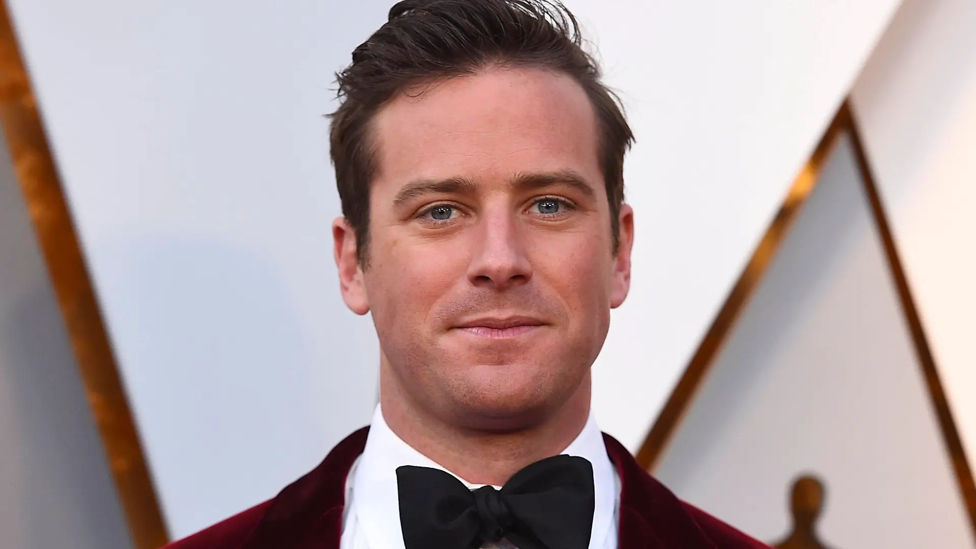 ARCHIV - 04.03.2018, USA, Los Angeles: US-Schauspieler Armie Hammer kommt zur Verleihung der 90. Academy Awards, den Oscars 2018, in das Dolby Theatre. (zu dpa Schauspieler Armie Hammer löst mit Fuß-Video Verwunderung aus) Foto: Jordan Strauss/Invision/AP/dpa +++ dpa-Bildfunk +++