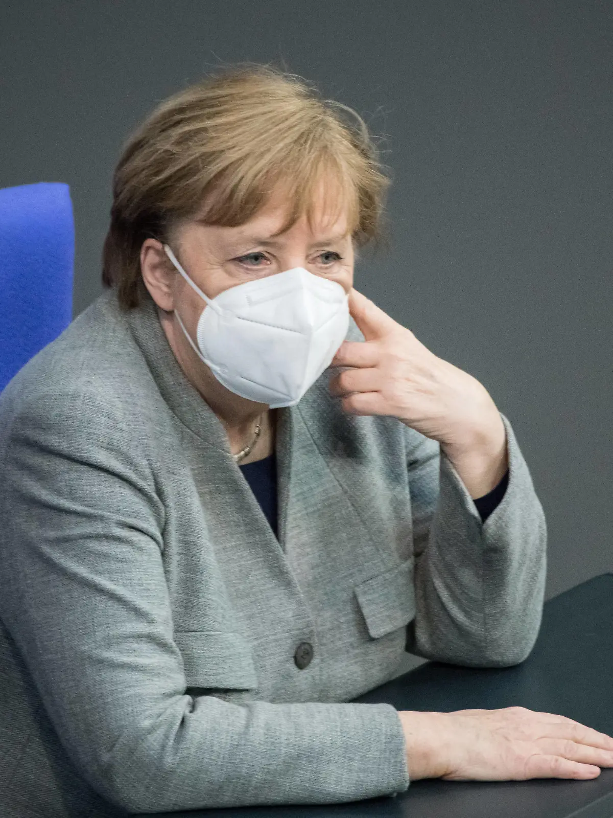  Bundeskanzlerin Angela Merkel CDU mit Schutzmaske am 13.01.2021 im Bundestag in Berlin. Foto: bildgehege Bundestag Aussprache Impfbeginn *** Chancellor Angela Merkel CDU with protective mask on 13 01 2021 in the Bundestag in Berlin photo bildgehege Bundestag debate vaccination start