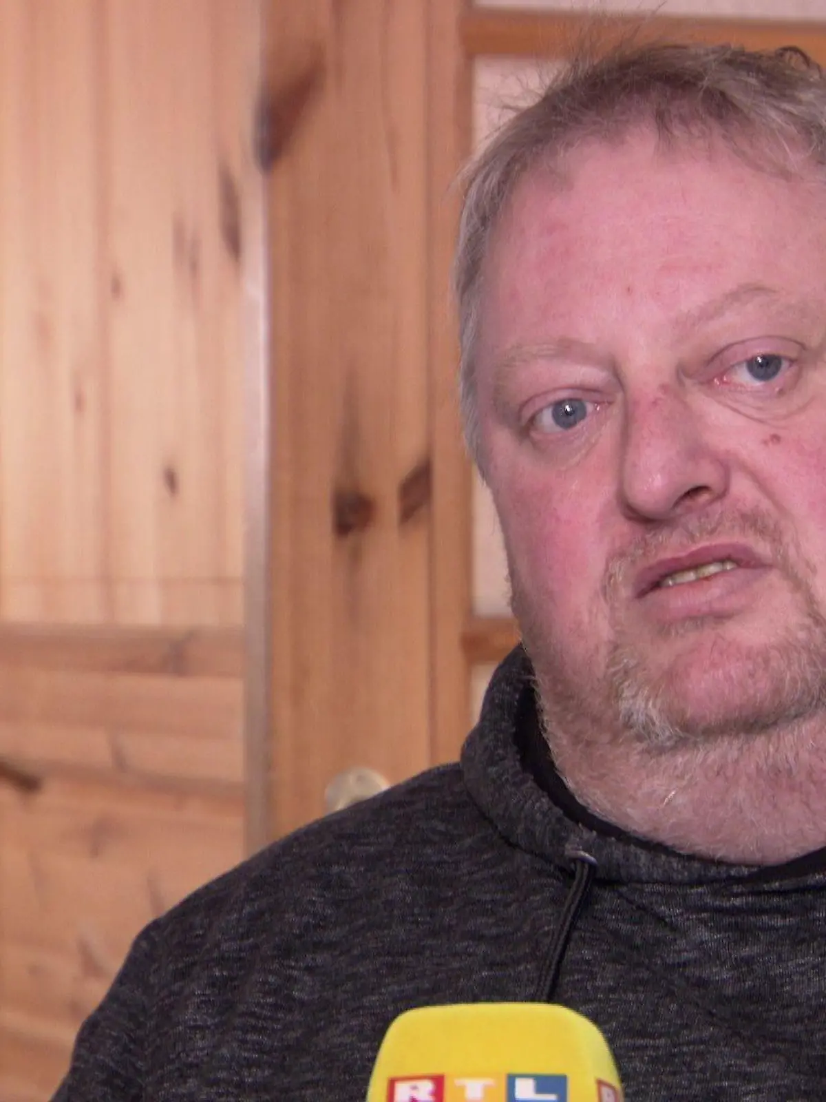 Witwer Sven D. aus Schönberg will endlich Klarheit über den Tod seiner Frau haben.