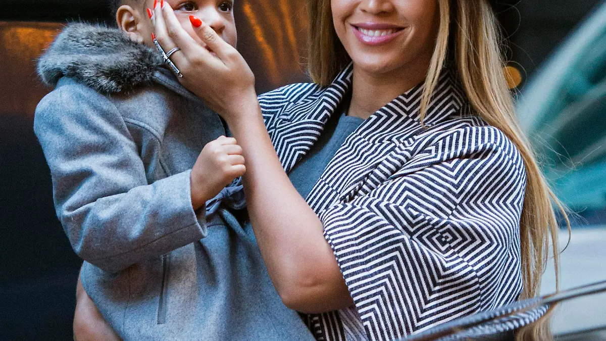 Beyonce with daughter Blue Ivy Carter arrive at the premiere of 'Annie', held at the Ziegfeld Theater in NYC.<P>Pictured: Beyonce Knowles and Blue Ivy Carter<P><B>Ref: SPL906584  071214  </B><BR/>Picture by: Ron Asadorian / Splash News<BR/></P><P><B>Splash News and Pictures</B><BR/>Los Angeles:	310-821-2666<BR/>New York:	212-619-2666<BR/>London:	870-934-2666<BR/>photodesk@splashnews.com<BR/></P>