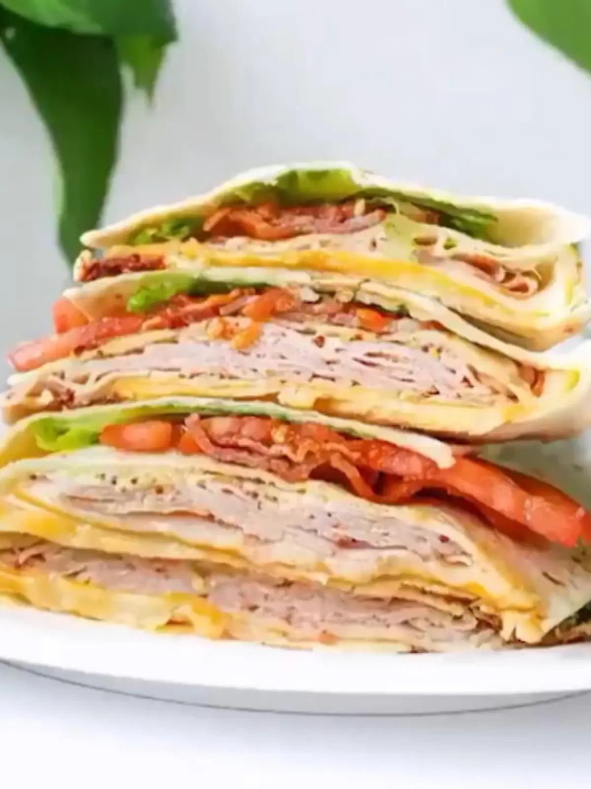 Im Video zeigen wir, wie man in wenigen Schritten zu einer herzhaft saftigen Tortilla kommt oder zu einem süßen Nachtisch.