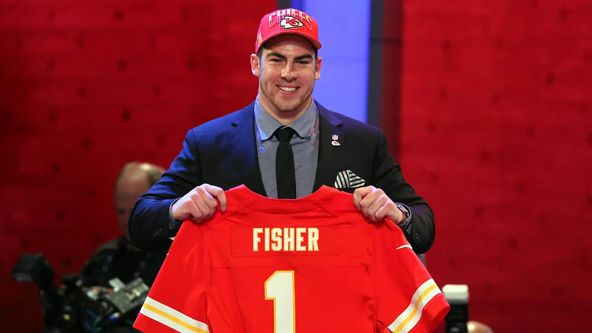 NFL, American Football Herren, USA 2013 NFL Draft Apr 25, 2013 New York, NY, USA Offensive tackle Eric Fisher Central Michigan is introduced as the first overall pick to the Kansas City Chiefs during the 2013 NFL Draft at Radio City Music Hall. New York Radio City Music Hall NY USA, EDITORIAL USE ONLY PUBLICATIONxINxGERxSUIxAUTxONLY Copyright: xBradxPenner-USAxTODAYxSportsx 7237839