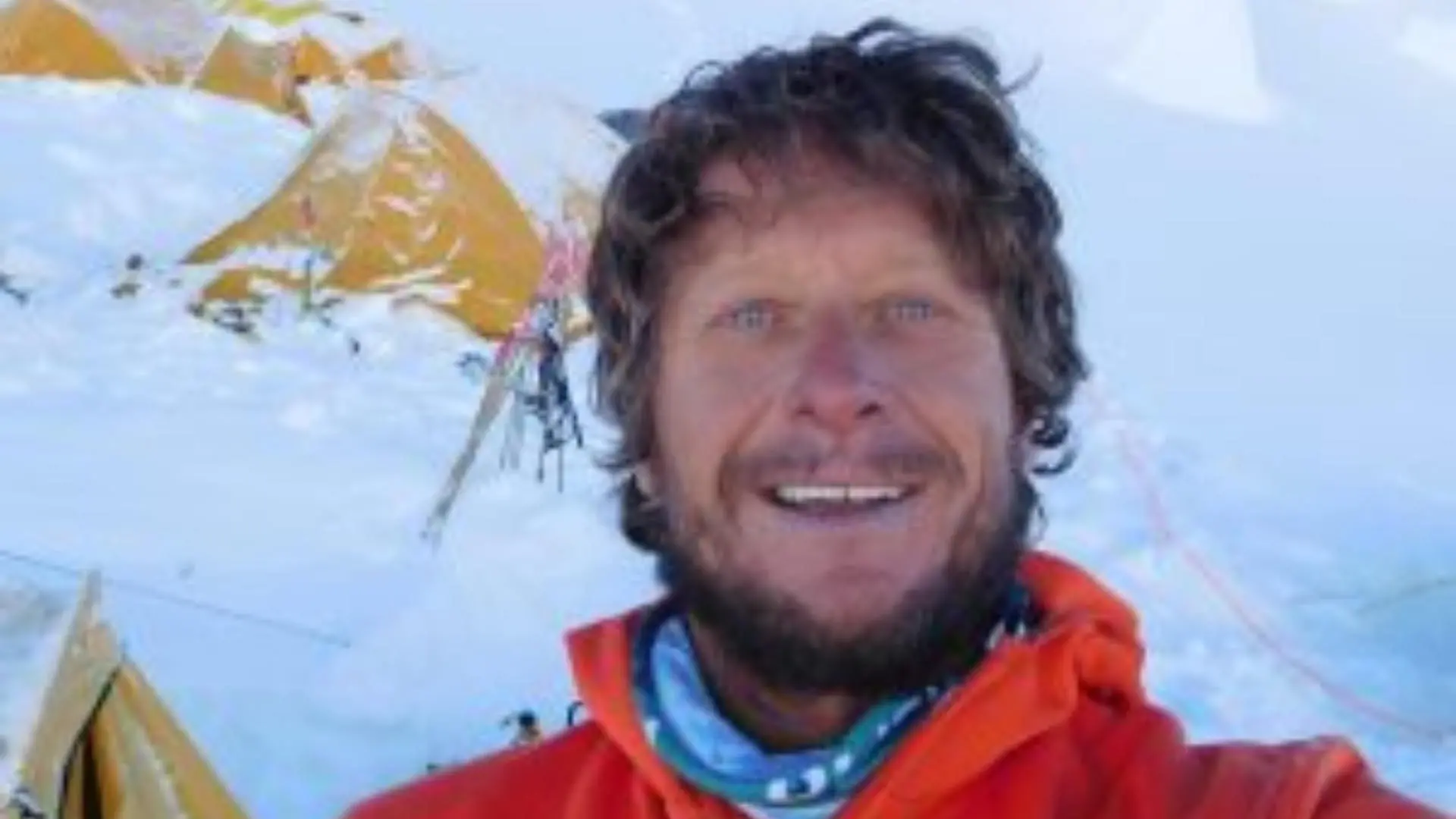 Bergsteigerlegende Noel Hanna stirbt im Schlaf in einem Zelt im Himalaya.