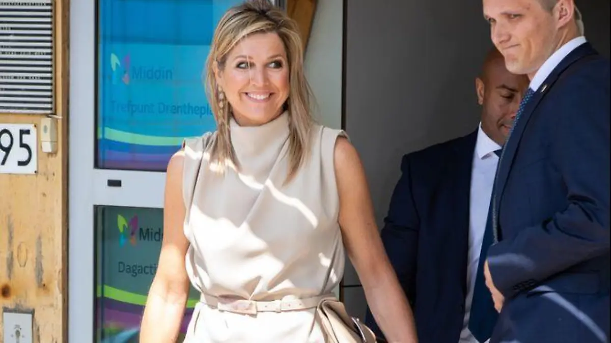 Königin Maxima in einem günstigen Outfit von der Stange