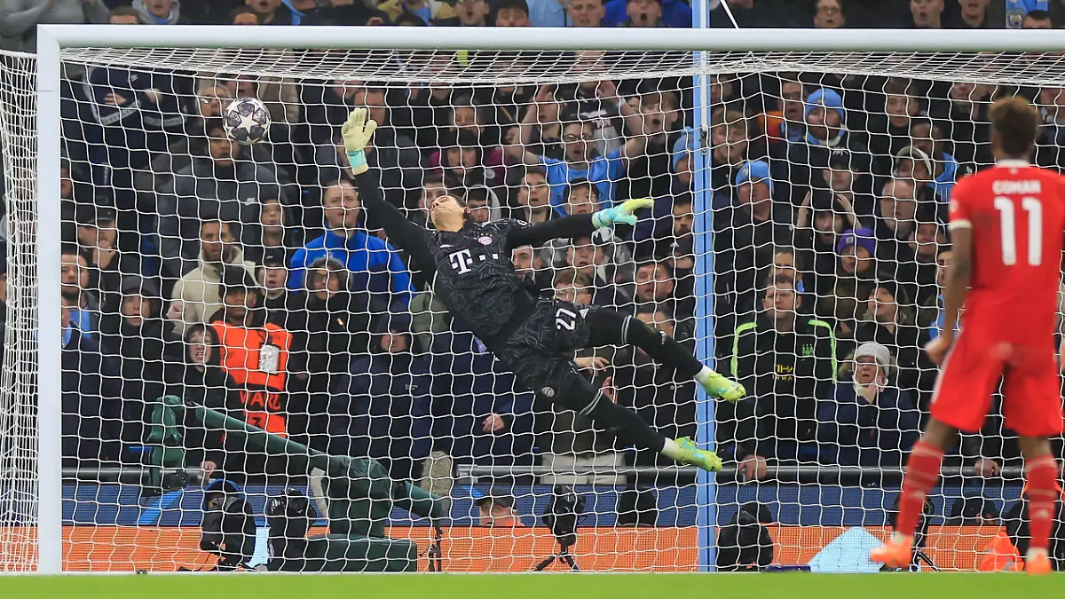 UEFA Champions League Quarter-Finals 1st Leg Manchester City v Bayern Munich Yann Sommer 27 of Bayern Munich is beaten by a shot from Rodri 16 of Manchester City during the UEFA Champions League Quarter-Finals 1st Leg Manchester City vs Bayern Munich at Etihad Stadium, Manchester, United Kingdom, 11th April 2023 Photo by Conor Molloy/News Images Copyright: xConorxMolloy/NewsxImagesx
