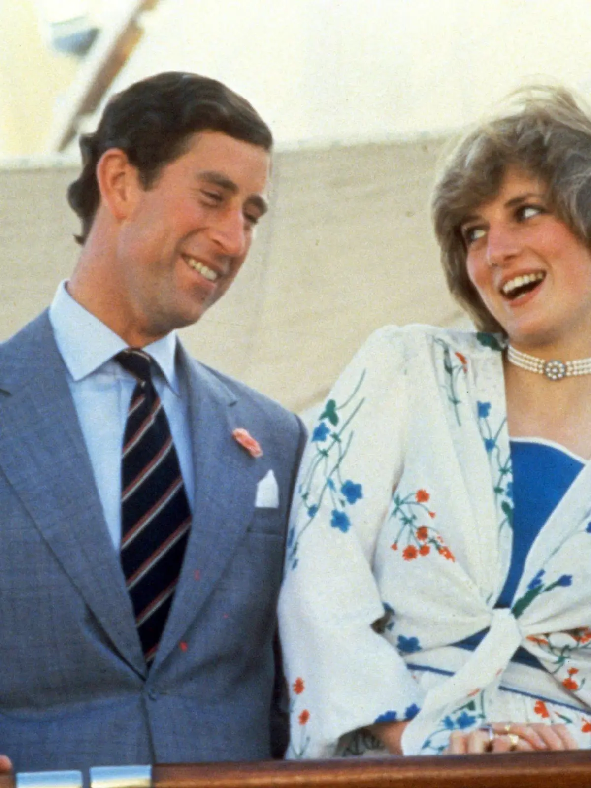  Prinzessin Diana neben ihrem Mann Prinz Charles von Wales Großbritannien - PUBLICATIONxINxGERxSUIxAUTxONLY CLB019542
