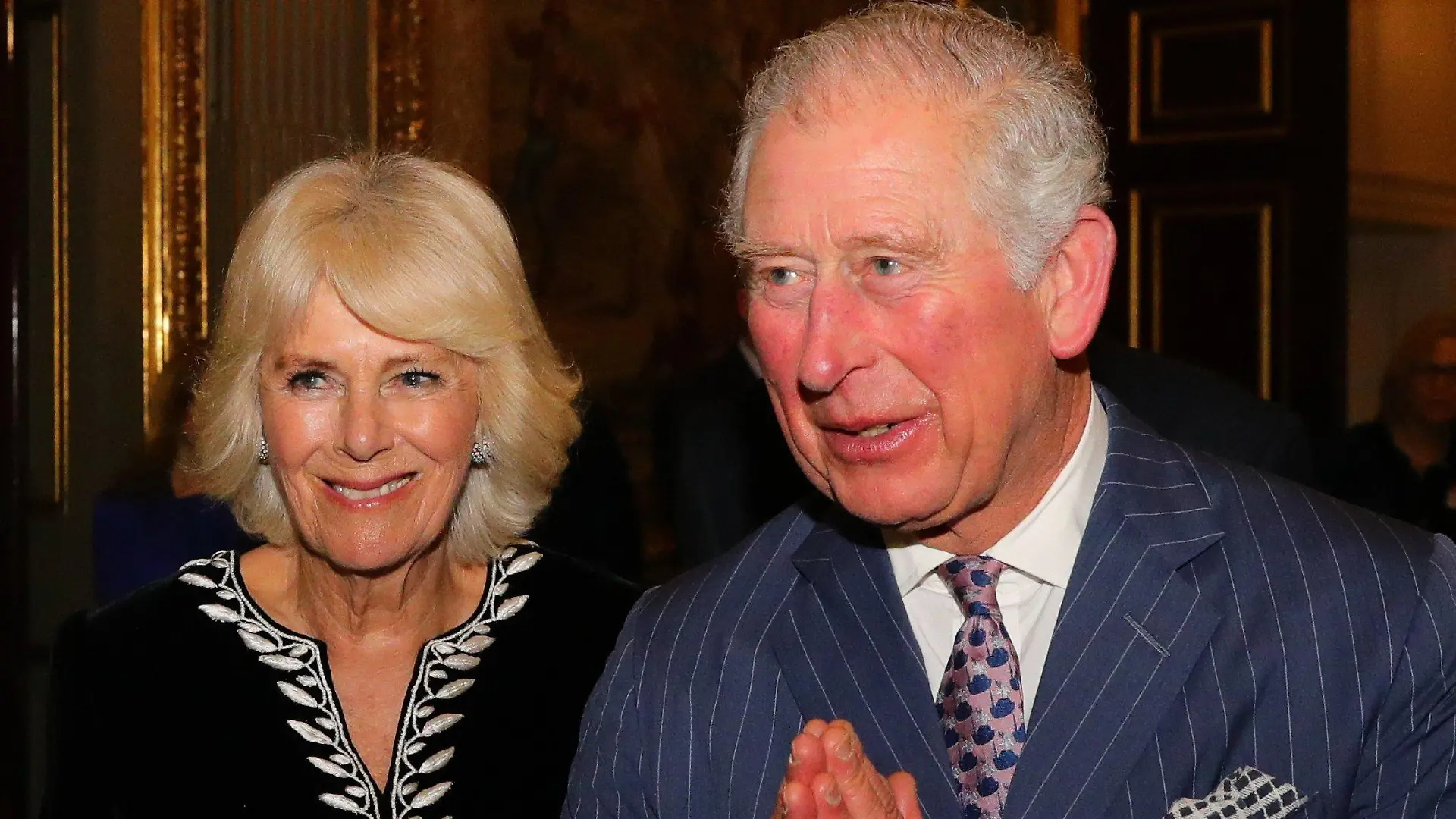ARCHIV - 09.03.2020, Großbritannien, London: Der britische Prinz Charles, Prinz von Wales und seine Frau Camilla, Herzogin von Cornwall, nehmen am Commonwealth-Tag am Empfangs im Marlborough House teil. (zu dpa "Prinz Charles und Camilla nach Isolation wieder vereint") Foto: Aaron Chown/PA Wire/dpa +++ dpa-Bildfunk +++