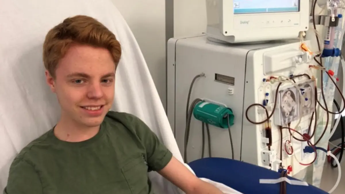 Noah Bingham an der Dialyse