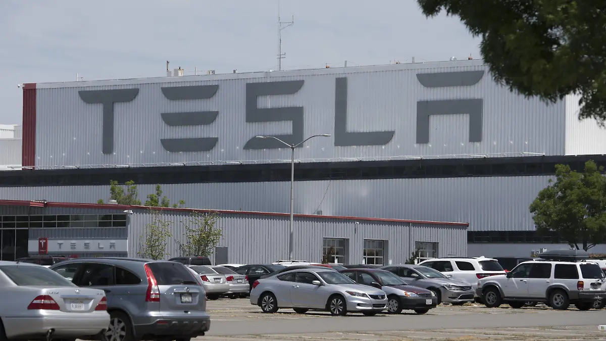 The idle Tesla Factory is seen in Fremont, California on Sunday, May 10, 2020. Shelter in place orders because of coronavirus have closed the plant. In a series of tweets Saturday, Tesla CEO Elon Musk threatened to move the company s headquarters to Texas or Nevada, where shelter-in-place rules are less restrictive. PUBLICATIONxINxGERxSUIxAUTxHUNxONLY SXP2020051002 TERRYxSCHMITT