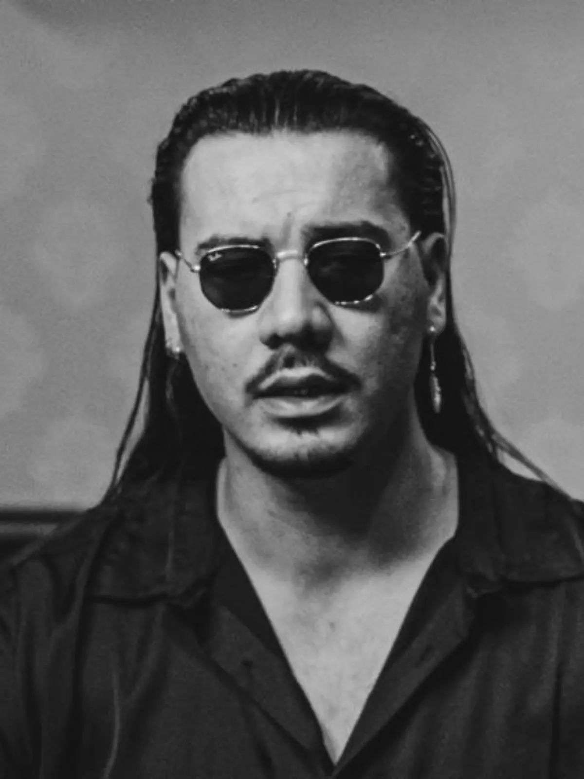 Rapper Apache 207 erobert mit seinem Titel "Angst" die Charts