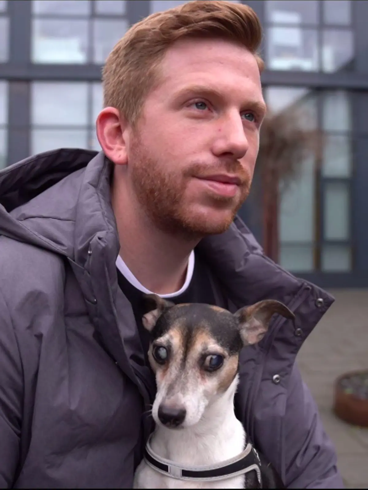 Lars Tönsfeuerborn mit seinem Hund