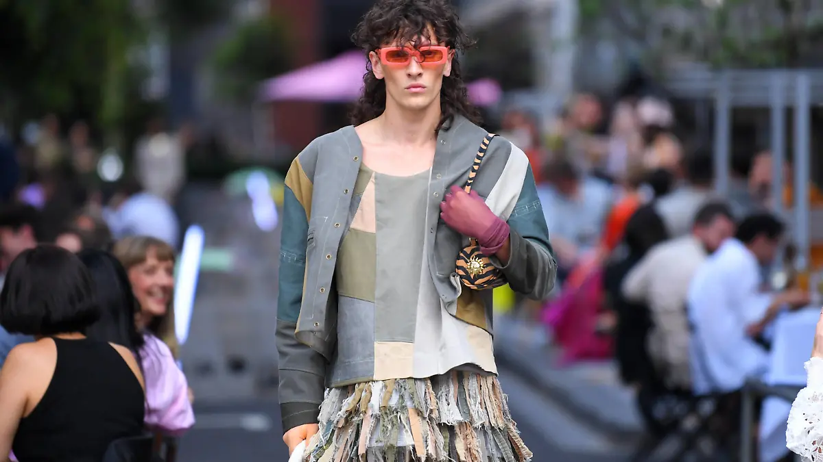 MELBOURNE FASHION WEEK 2020, A model wearing a design by SNZ walks the runway during the Meyers Place Runway during Melbourne Fashion Week 2020, in Melbourne, Wednesday, November 25, 2020. ACHTUNG: NUR REDAKTIONELLE NUTZUNG, KEINE ARCHIVIERUNG UND KEINE BUCHNUTZUNG MELBOURNE VIC AUSTRALIA PUBLICATIONxINxGERxSUIxAUTxONLY Copyright: xJAMESxROSSx 20201125001505211828