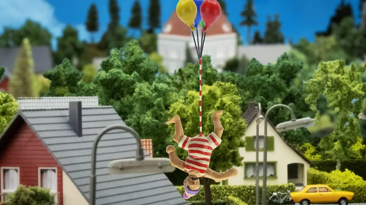 "John Dillermand" bindet seinen größten Penis der Welt an Luftballons und fliegt über die Stadt