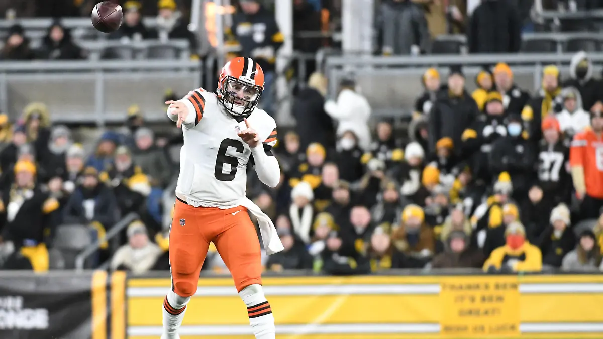 NFL, American Football Herren, USA Cleveland Browns at Pittsburgh Steelers, Jan 3, 2022 Pittsburgh, Pennsylvania, USA Cleveland Browns quarterback Baker Mayfield 6 throws a pass during the first quarter against the Pittsburgh Steelers at Heinz Field. Mandatory Credit: Philip G. Pavely-USA TODAY Sports, 03.01.2022 20:25:37, 17464952, Cleveland Browns, Pittsburgh Steelers, NFL, Heinz Field, Baker Mayfield PUBLICATIONxINxGERxSUIxAUTxONLY Copyright: xPhilipxG.xPavelyx 17464952