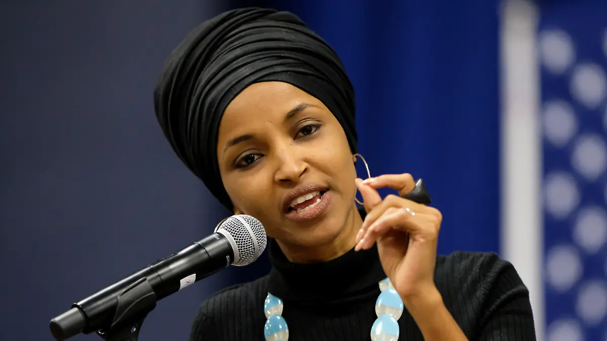 ARCHIV - 13.12.2019, USA, Manchester: Ilhan Omar, demokratische Kongressabgeordnete in den USA, spricht bei einer Wahlveranstaltung. Nach dem Sturm auf das US-Kapitol von Anhängern Donald Trumps nehmen Rufe nach einem erneuten Amtsenthebungsverfahren gegen den scheidenden Präsidenten zu. Foto: Preston Ehrler/SOPA Images via ZUMA Wire/dpa +++ dpa-Bildfunk +++