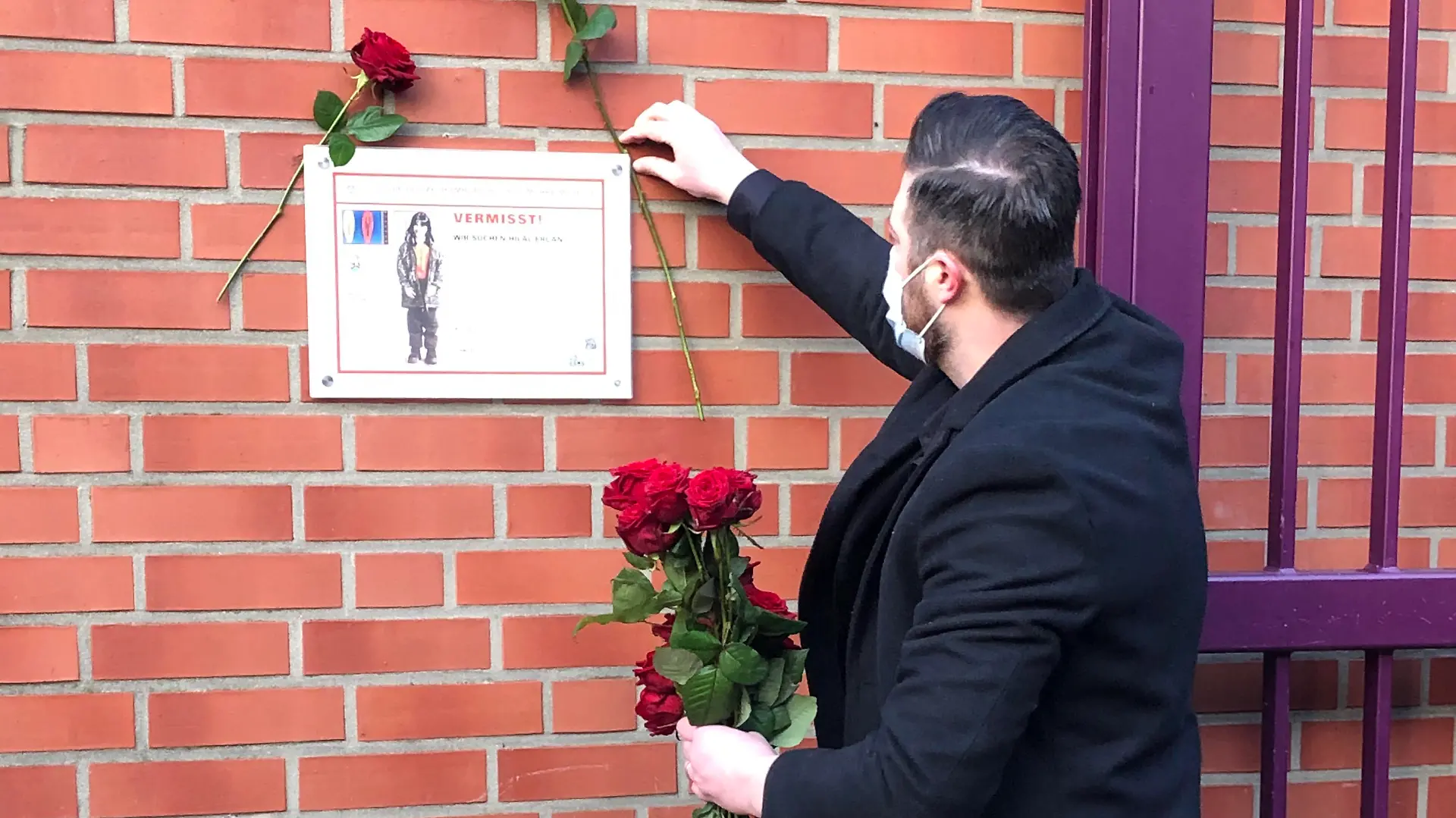 Hilals Bruder Abba Ercan erinnert an seine kleine Schwester, die vor 22 Jahren verschwand