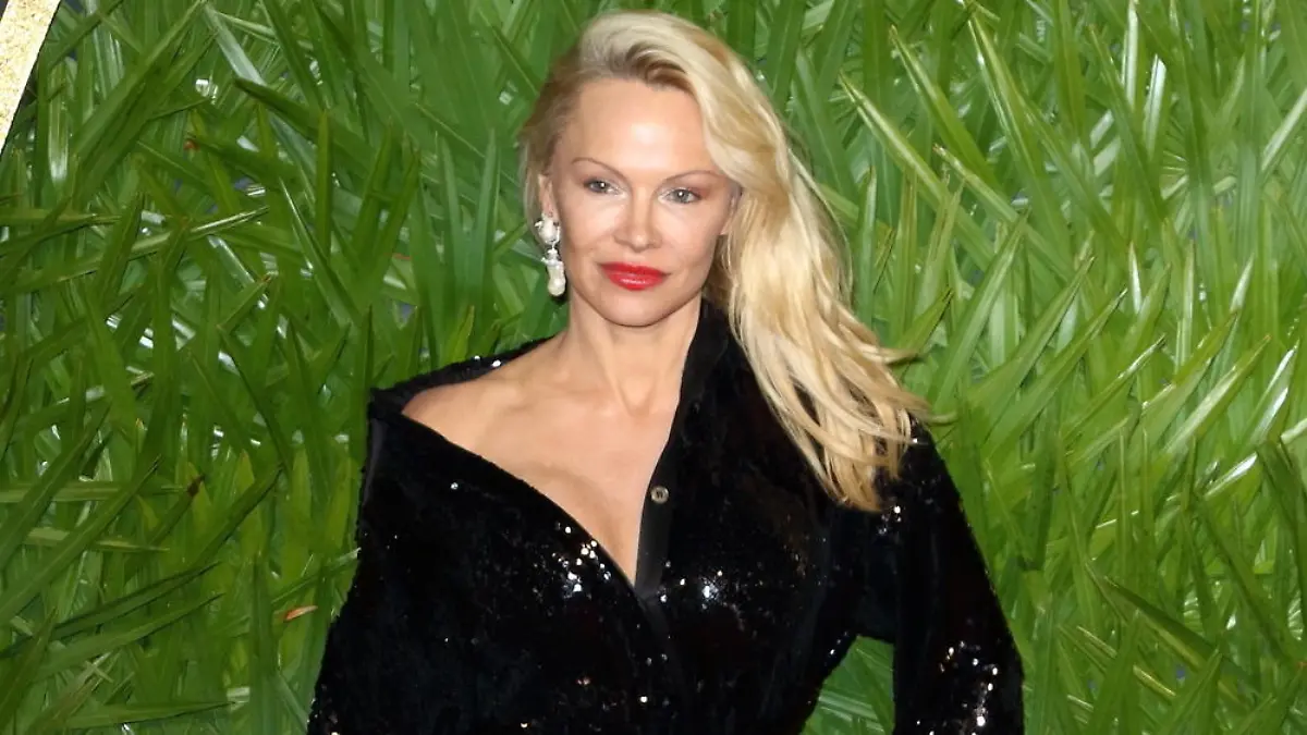 Pamela Anderson: Philosophische Gedanken zum Fall Assange