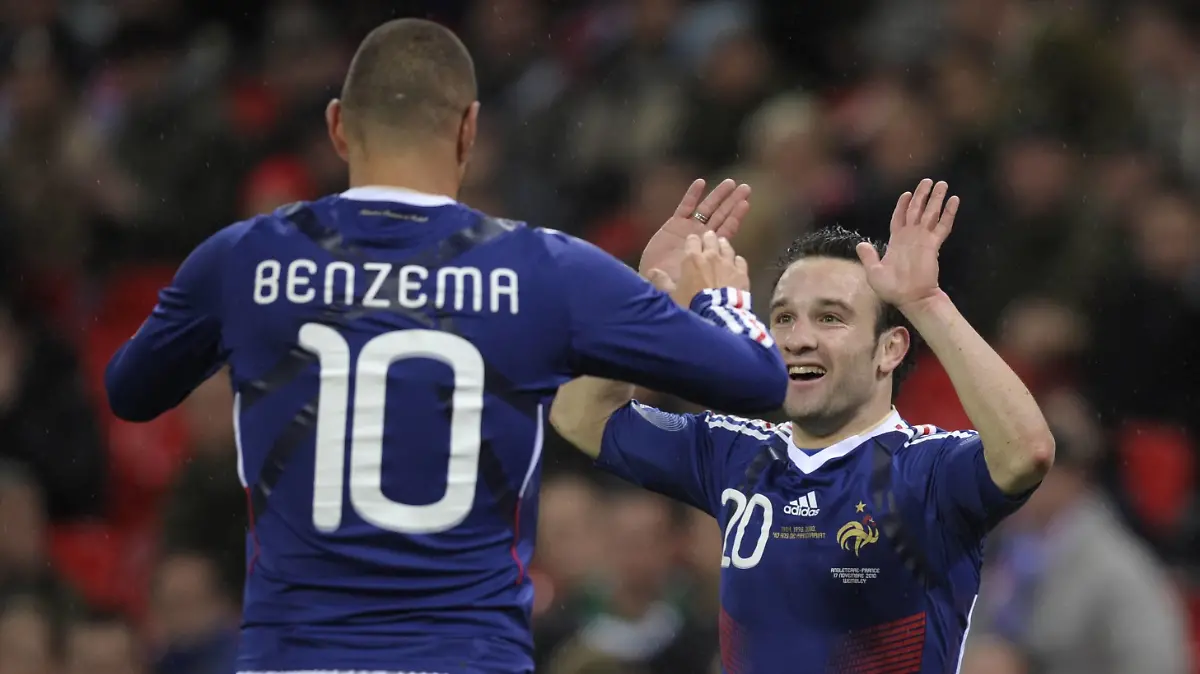 Bildnummer: 06878585  Datum: 17.11.2010  Copyright: imago/BPI
Goal scorers Karim Benzema (L) of France and Mathieu Valbuena celebrate the second goal, 0-2 BPI_0F42D4F504704EDF31A89A PUBLICATIONxNOTxINxUKxFRAxNEDxESPxSWExPOLxCHNxJPN; London Fussball Herren Nationalteam Länderspiel Aktion vdig xmk 2010 quer Aufmacher premiumd Football  o0 Jubel Freude

Image number 06878585 date 17 11 2010 Copyright imago BPI Goal Scorers Karim Benzema l of France and Mathieu Valbuena Celebrate The Second Goal 0 2 BPI_0F42D4F504704EDF31A89A PUBLICATIONxNOTxINxUKxFRAxNEDxESPxSWExPOLxCHNxJPN London Football men National team international match Action shot Vdig xmk 2010 horizontal Highlight premiumd Football o0 cheering happiness 