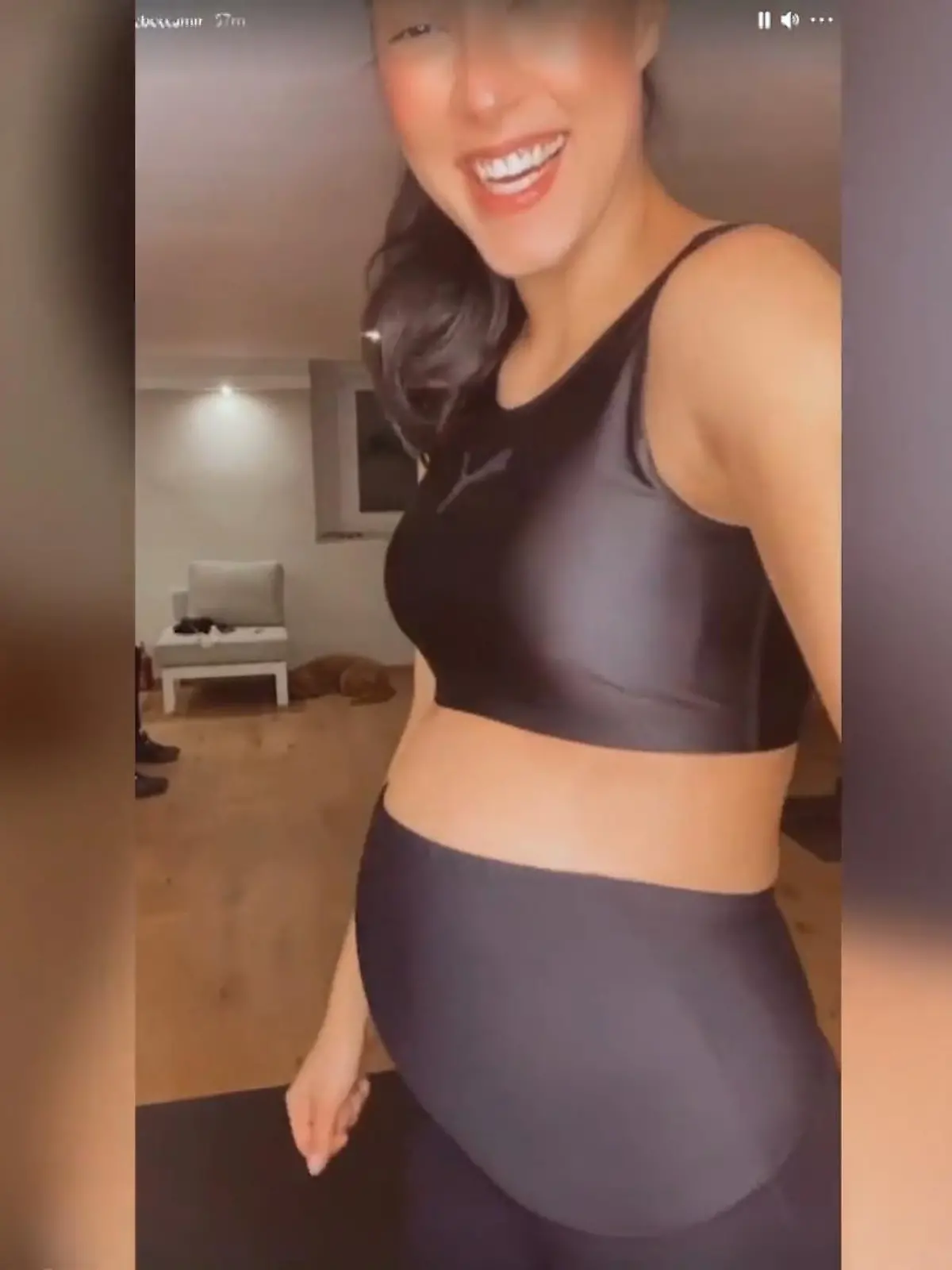 Bild zu: "Rebecca Mir trainiert in der Schwangerschaft weiter"