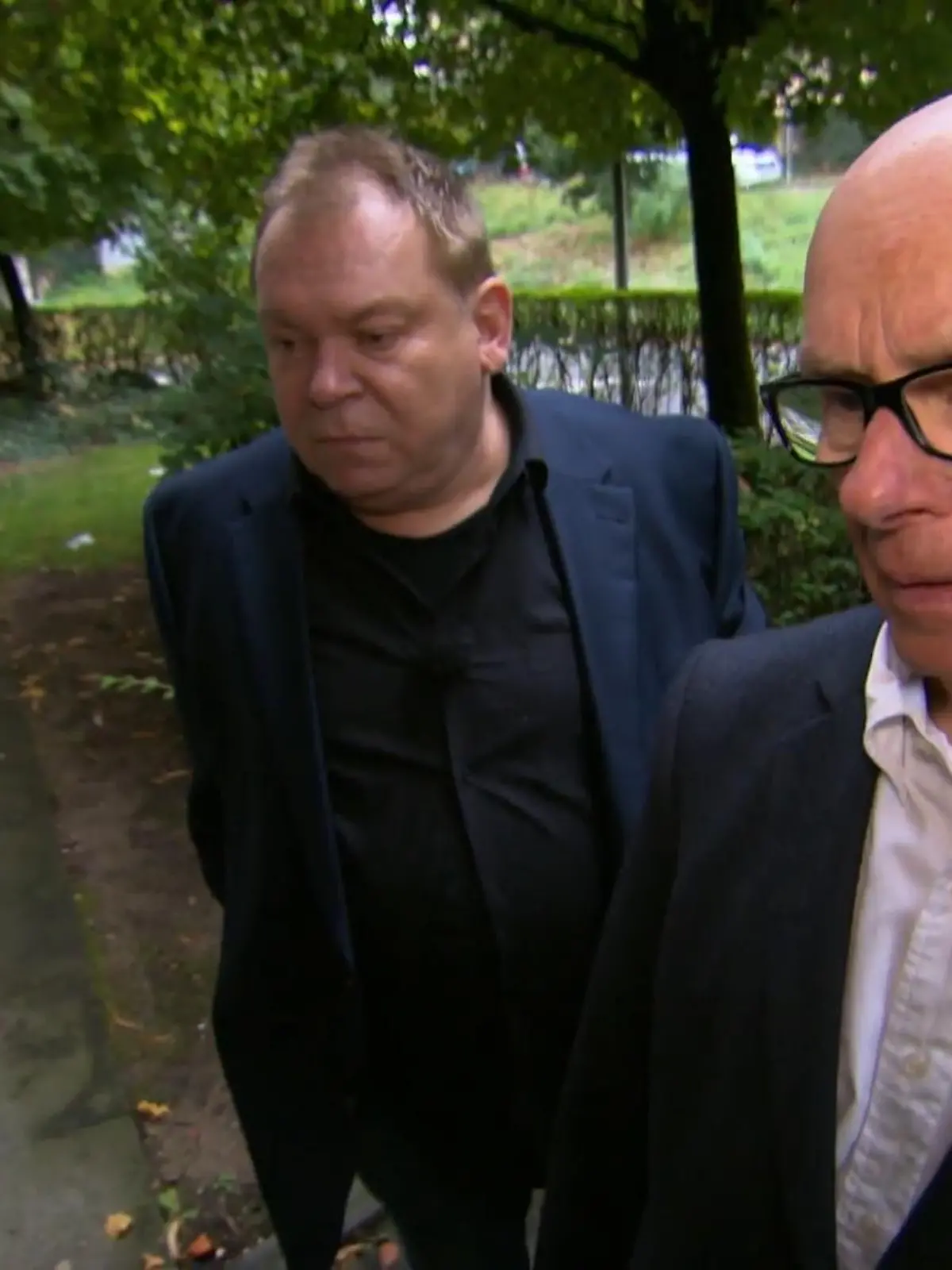 In Uwe Schneiders Job geht es in der Regel ziemlich turbulent zu. Seit 26 Jahren ist er in Frankfurt als Gerichtsvollzieher unterwegs. Das heißt: Klinken putzen, Schulden eintreiben und vor allem eines: Diskussionen. Niemand öffnet dem Gerichtsvollzieher gerne.