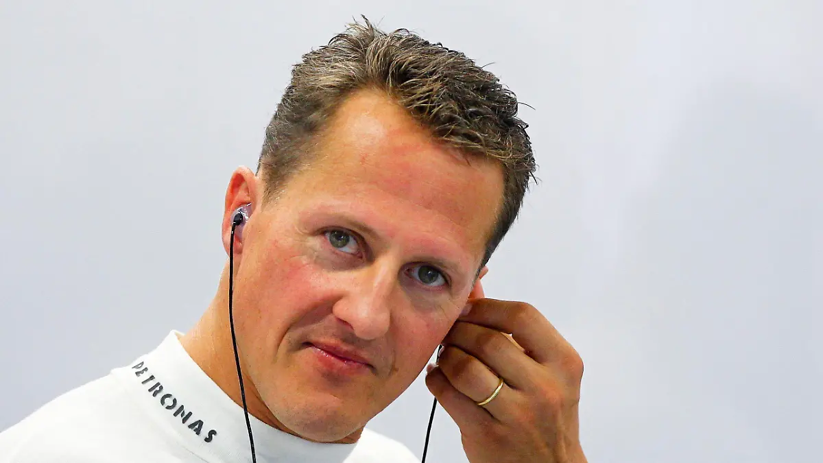 ARCHIV - 21.09.2012, Singapur: Der Formel-1-Fahrer Michael Schumacher beim Training zum Formel 1 Grand Prix. (zu dpa:"Der Ski-Unfall von Michael Schumacher und die Folgen" vom 26.12.2018) Foto: Diego Azubel/EPA FILES/dpa +++ dpa-Bildfunk +++