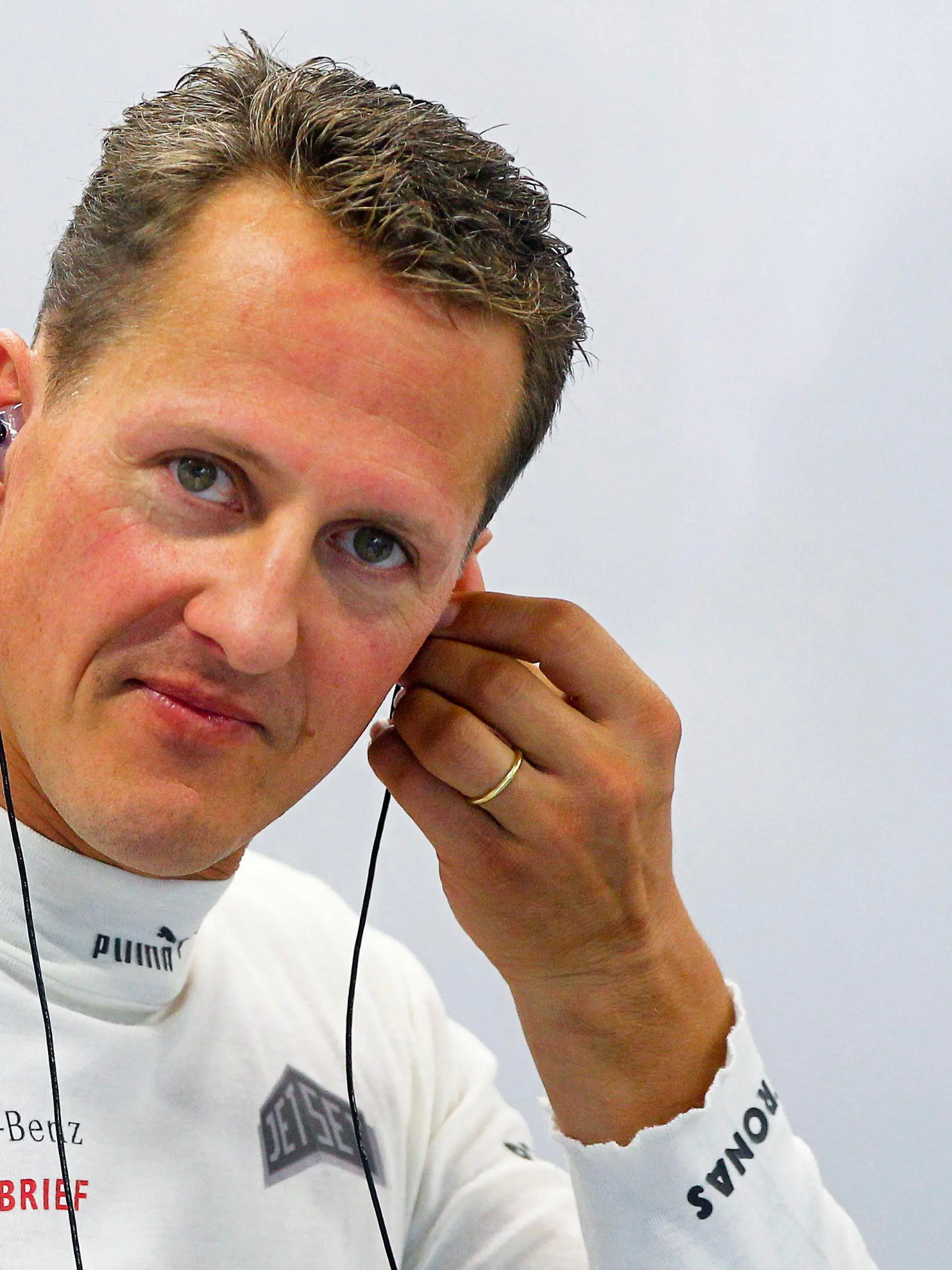 ARCHIV - 21.09.2012, Singapur: Der Formel-1-Fahrer Michael Schumacher beim Training zum Formel 1 Grand Prix. (zu dpa:"Der Ski-Unfall von Michael Schumacher und die Folgen" vom 26.12.2018) Foto: Diego Azubel/EPA FILES/dpa +++ dpa-Bildfunk +++
