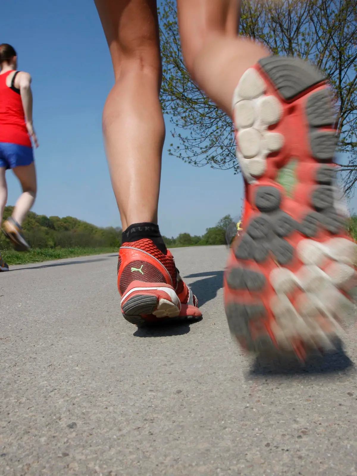 Laufschuhe, Freizeitläuferinnen, junge Frauen, 25-30 Jahre, joggen || Modellfreigabe vorhanden