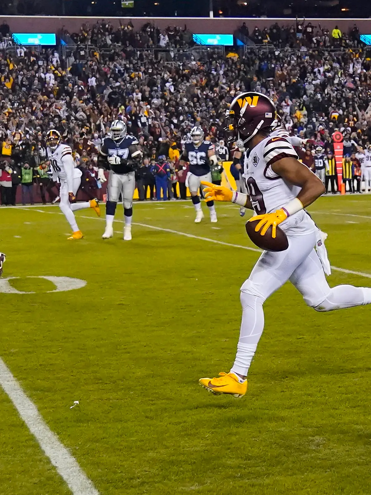 Washington Commanders cornerback Kendall Fuller (29) running towards the end zone to score a touch down after his interception against the Dallas Cowboys during the first half an NFL football game, Sunday, Jan. 8, 2023, in Landover, Md. (AP Photo/Alex Brandon)
