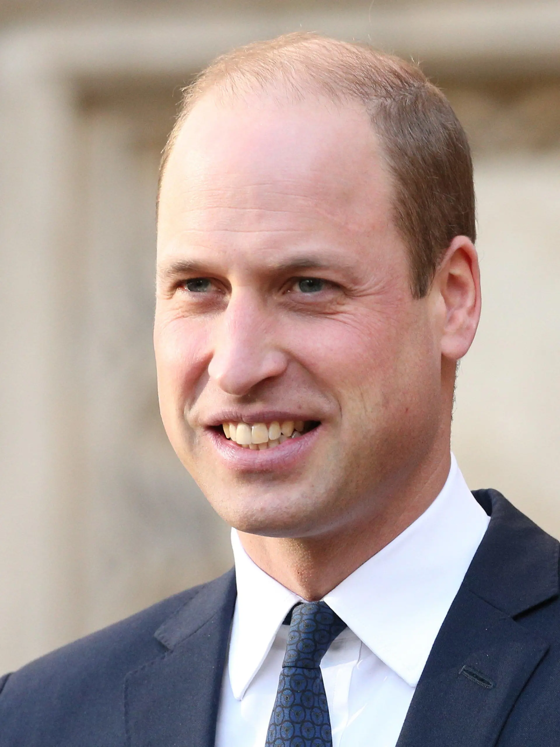 ARCHIV - 11.12.2019, Großbritannien, London: Der britische Prinz William, Herzog von Cambridge, verlässt die Westminster Abbey nach einer Zeremonie zu Ehren des verstorbenen Wohltäters Sir Gosling. (zu dpa: Prinz William freut sich über Fußball-Comeback in England) Foto: Jonathan Brady/PA Wire/dpa +++ dpa-Bildfunk +++