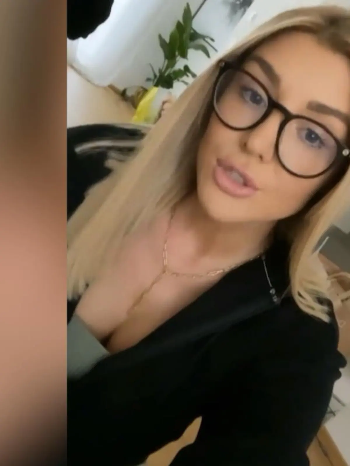 Bild zu: "Gerda Lewis entschuldigt sich für Foto-Challenge"