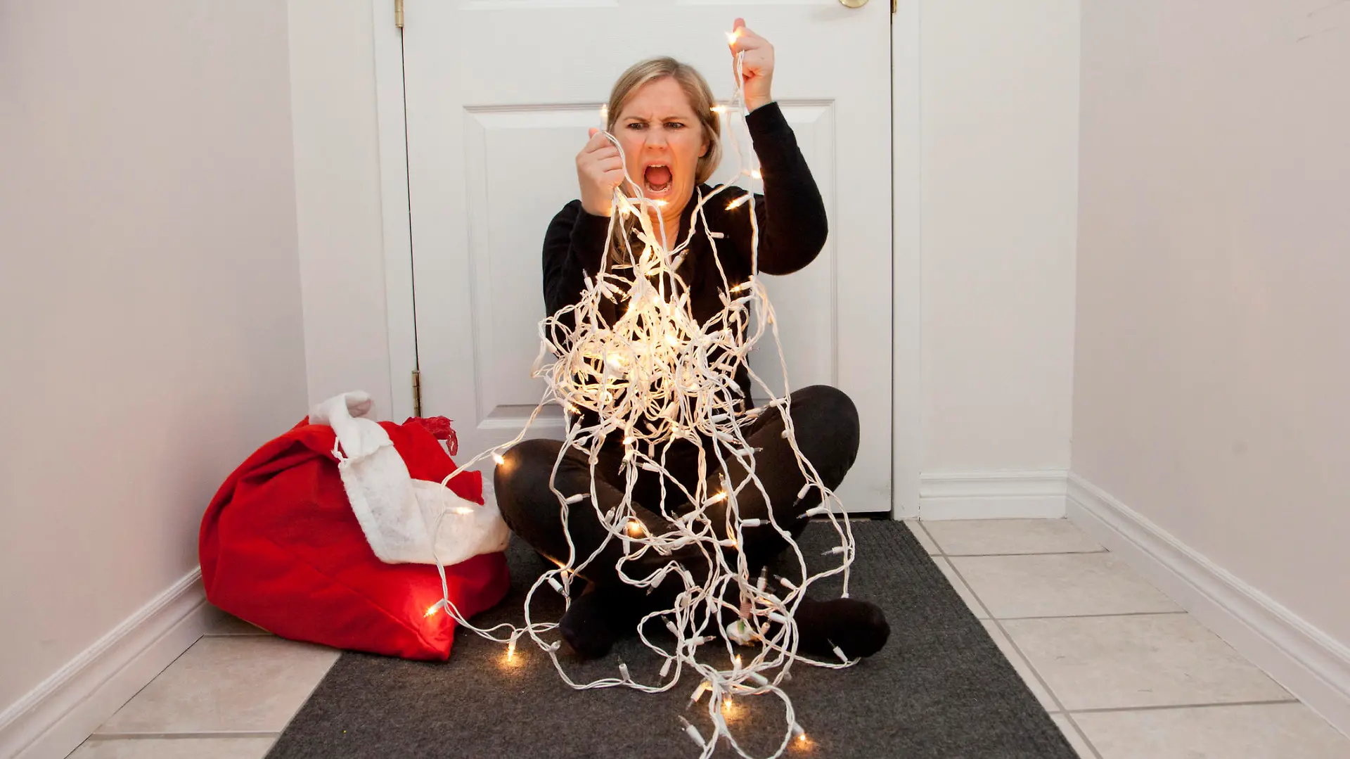 Frustration über die Weihnachtsbeleuchtung: Mit diesem Life Hack ist sie passé!
