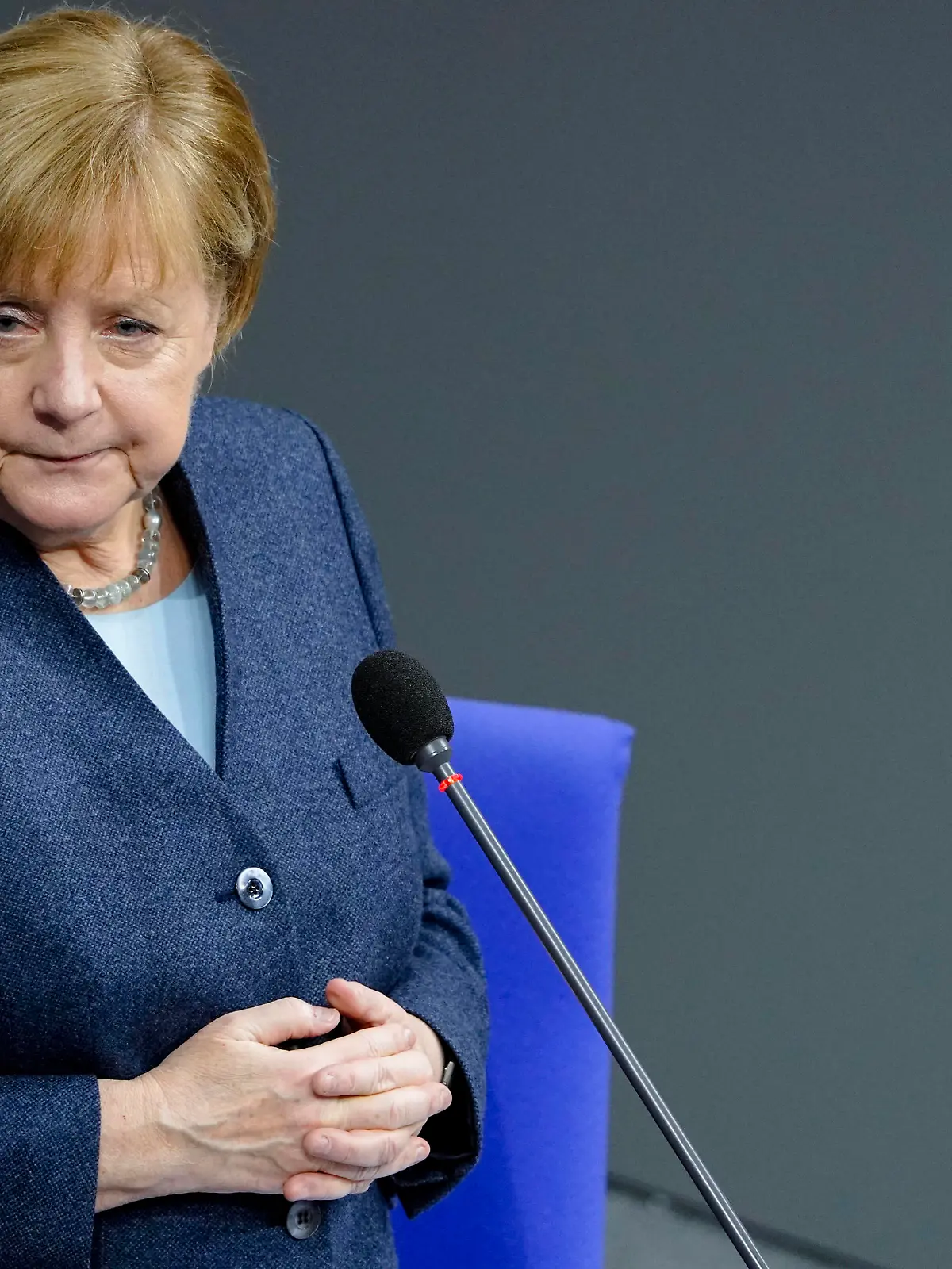 201. Bundestagssitzung in Berlin Plenum und Debatte Aktuell, 16.12.2020, Berlin, Angela Merkel die Bundeskanzlerin der Bundesrepublik Deutschland im Portrait bei ihrer Rede zum Thema Befragung der Bundesregierung bei der 201. Sitzung des Deutschen Bundestag in Berlin Berlin Berlin Deutschland *** 201 Bundestag session in Berlin Plenary and debate Current, 16 12 2020, Berlin, Angela Merkel the Chancellor of the Federal Republic of Germany in portrait during her speech on the subject of questioning the Federal Government at the 201 session of the German Bundestag in Berlin Berlin Germany