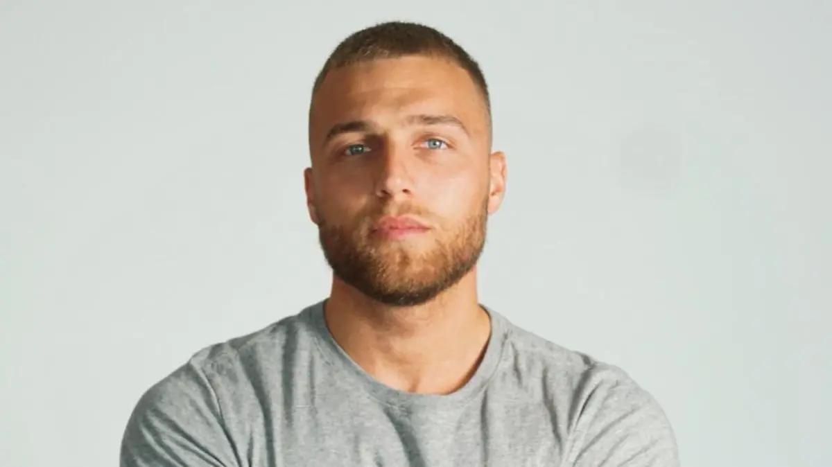 Filip Pavlovic nimmt an der Dschungelshow teil