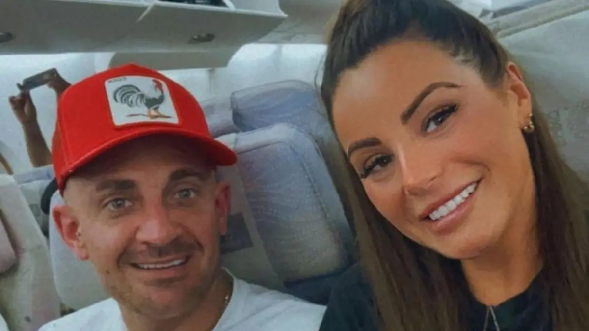 Vergangenes Jahr postet Oliver Andrews noch ein Foto mit seiner Freundin aus dem Dubaiurlaub.