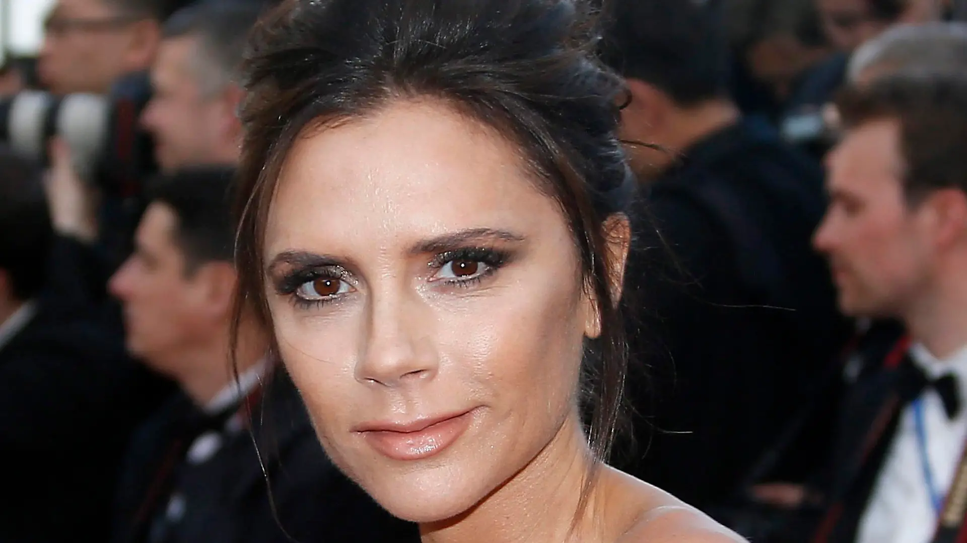 FILE - epa05300162 British designer Victoria Beckham arrives for the screening of 'Cafe Society' and the Opening Ceremony of the 69th annual Cannes Film Festival in Cannes, France, 11 May 2016. EPA/GUILLAUME HORCAJUELO (zu dpa: "Victoria Beckham schreibt ihrem Teenie-Ich" vom 02.09.2016) +++(c) dpa - Bildfunk+++