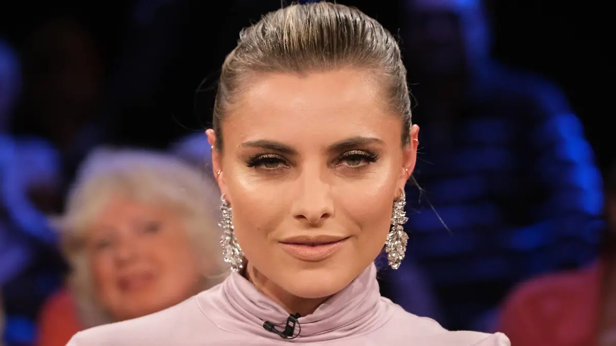 Hamburg Sophia Thomalla in der NDR Talk Show Talkshow Fototermin am 11.1.2019 im NDR Fernsehstudio Hamburg Lokstedt vor der Sendung am gleichen Abend *** Hamburg Sophia Thomalla in the NDR Talk Show Talkshow Photo shoot on 11 1 2019 in the NDR Fernsehstudio Hamburg Lokstedt before the show on the same evening