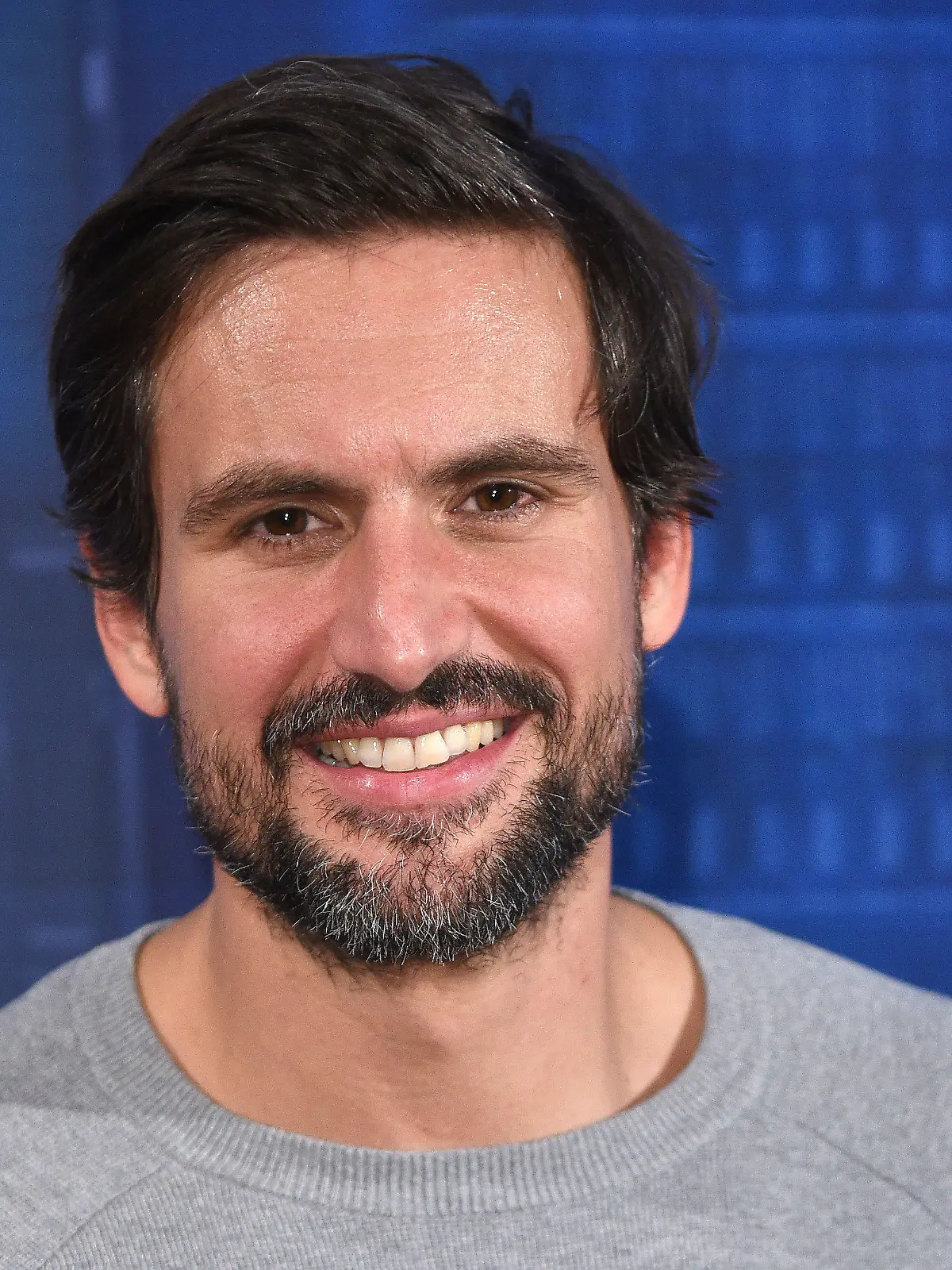 ARCHIV - 06.02.2018, Nordrhein-Westfalen, Köln: Der Schauspieler Tom Beck kommt zur Premiere der Sat.1-Serie "Einstein". (zu dpa: "Tom Beck nach Corona-Infektion: Duschgels riechen alle anders"). Foto: Henning Kaiser/dpa +++ dpa-Bildfunk +++