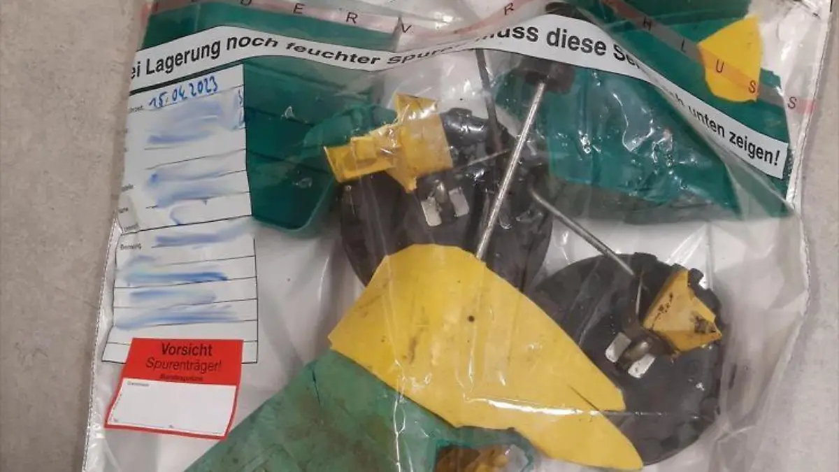 Der Kinder-Trettrecker ist völlig zerstört.