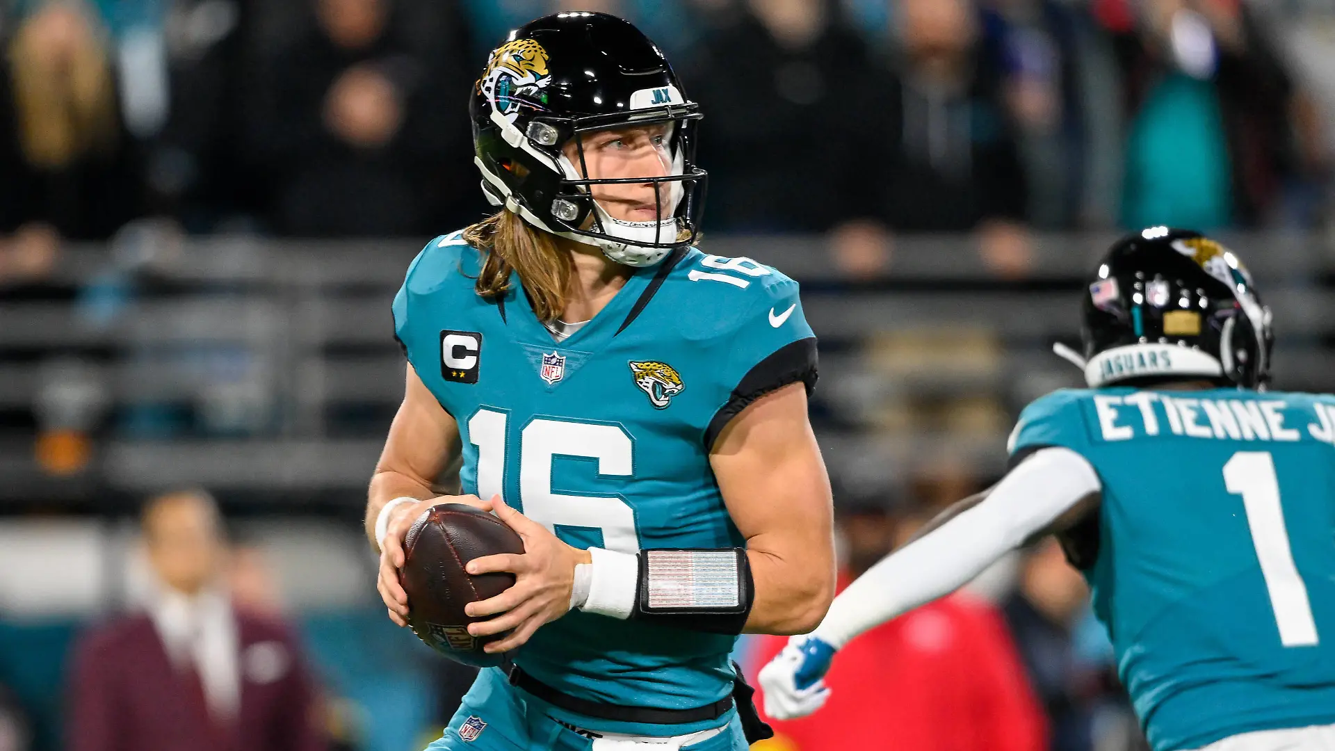 NFL, American Football Herren, USA 2023: Titanss vs Jaguars JAN 07 January 7, 2023: Jacksonville Jaguars quarterback Trevor Lawrence 16 during a game Jacksonville Jaguars quarterback Trevor Lawrence 16 in Jacksonville, FL. Romeo T Guzman/CSM/Sipa USA.Credit Image: Romeo Guzman/Cal Media/Sipa USA Jacksonville TIAA Bank Field FL USA PUBLICATIONxINxDZAxARGxAUTxBHRxBRAxCANxCHLxCHNxCOLxECUxEGYxGRCxINDxIRNxIRQxISRxJORxKWTxLBNxLBYxMLTxMEXxMARxOMNxPERxQATxSAUxSUIxSYRxTUNxTURxUAExUKxVENxYEMxONLY PUBLICATIONxINxALGxARGxAUTxBRNxBRAxCANxCHIxCHNxCOLxECUxEGYxGRExINDxIRIxIRQxISRxJORxKUWxLIBxLBAxMLTxMEXxMARxOMAxPERxQATxKSAxSUIxSYRxTUNxTURxUAExUKxVENxYEMxONLY Copyright: xCalxSportxMediax Editorial use only