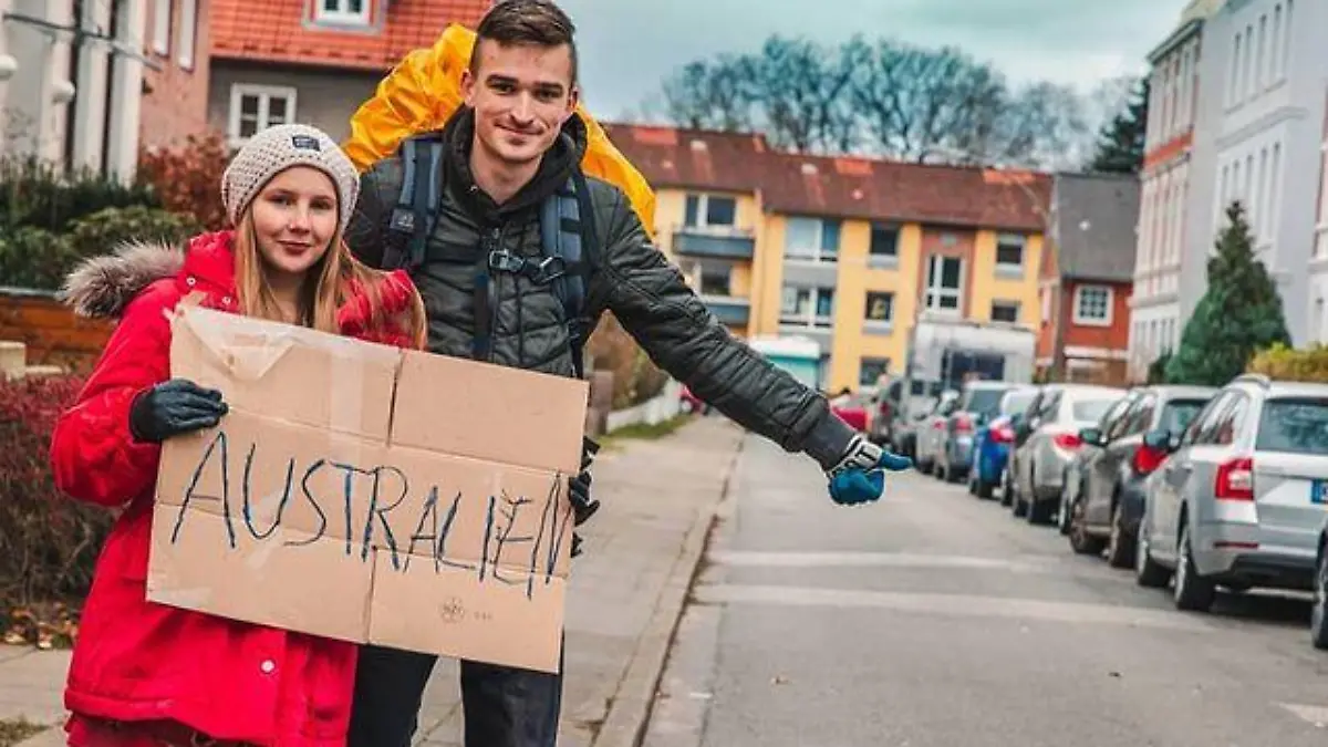 Dieses Paar will von Hamburg nach Australien per Anhalter reisen.