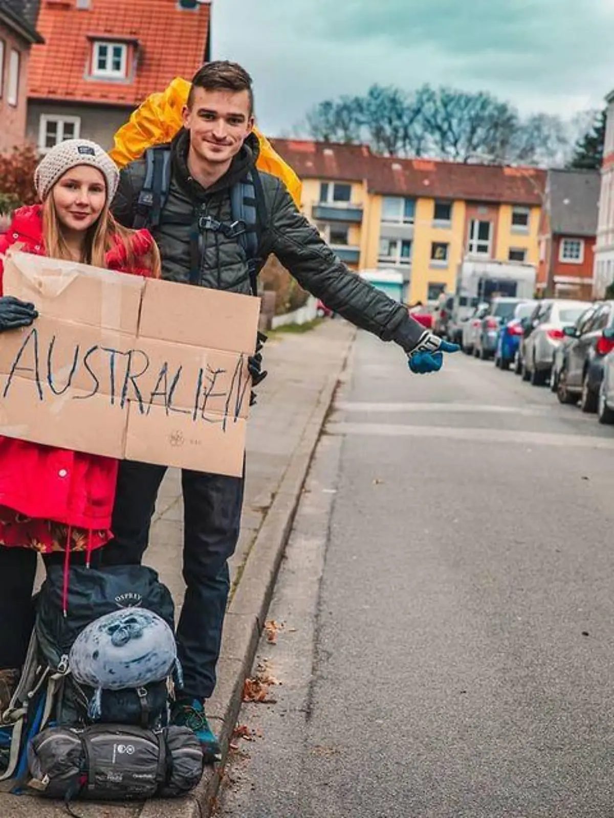 Dieses Paar will von Hamburg nach Australien per Anhalter reisen.